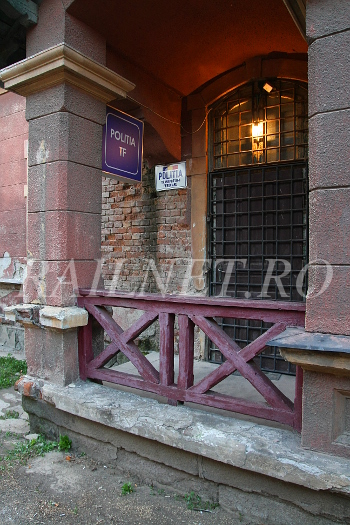 Balustrade si fatada deteriorata.jpg