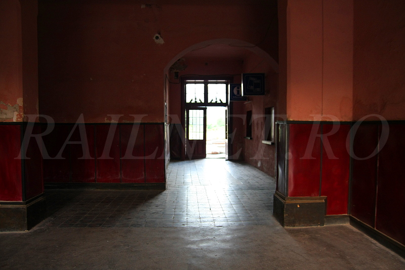 Sala pasilor pierduti a statiei Brad.jpg