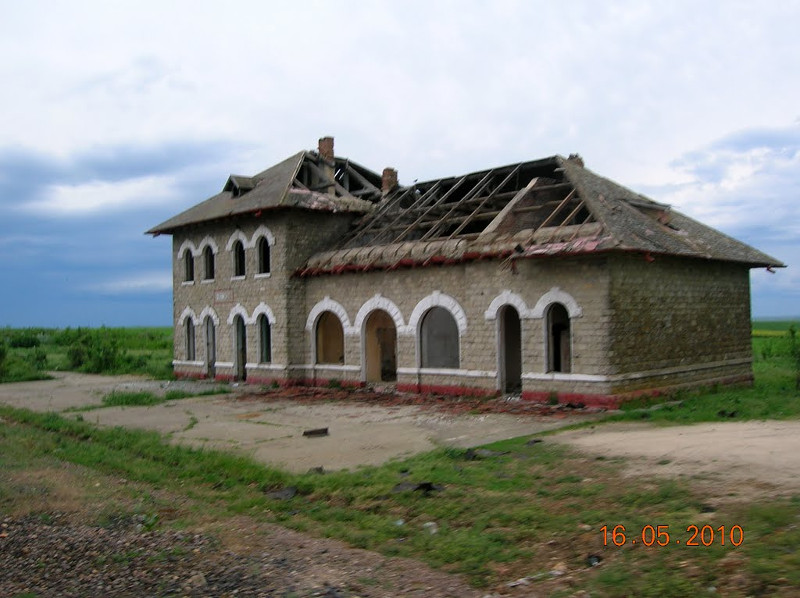 Cladirea fostei Hm Derin.jpg