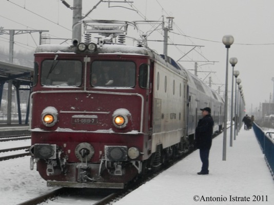 EA1 819 in frig si zapada.jpg